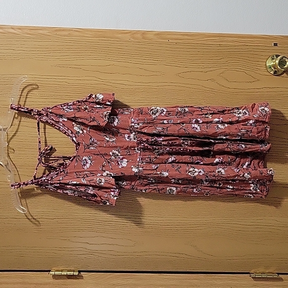 Cold shoulder dress with pockets - Picture 2 of 5